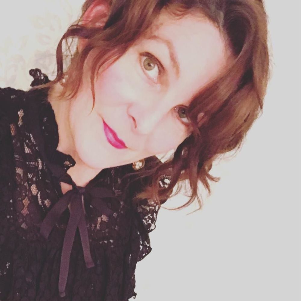 Meet your Posher, Tonsenia